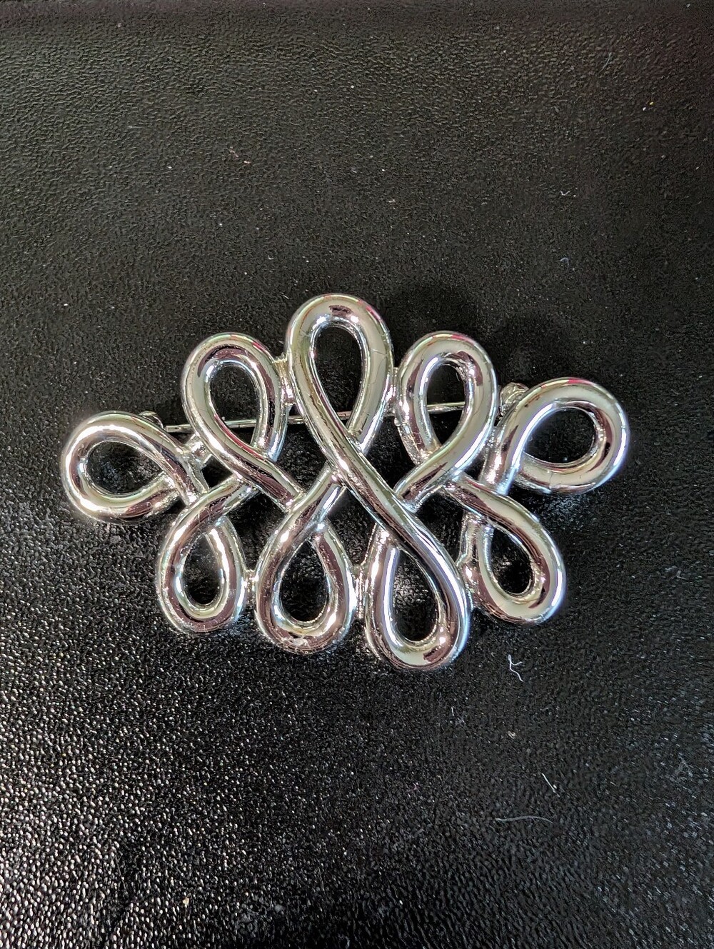 Silver Tone Interlocking Loop Brooch